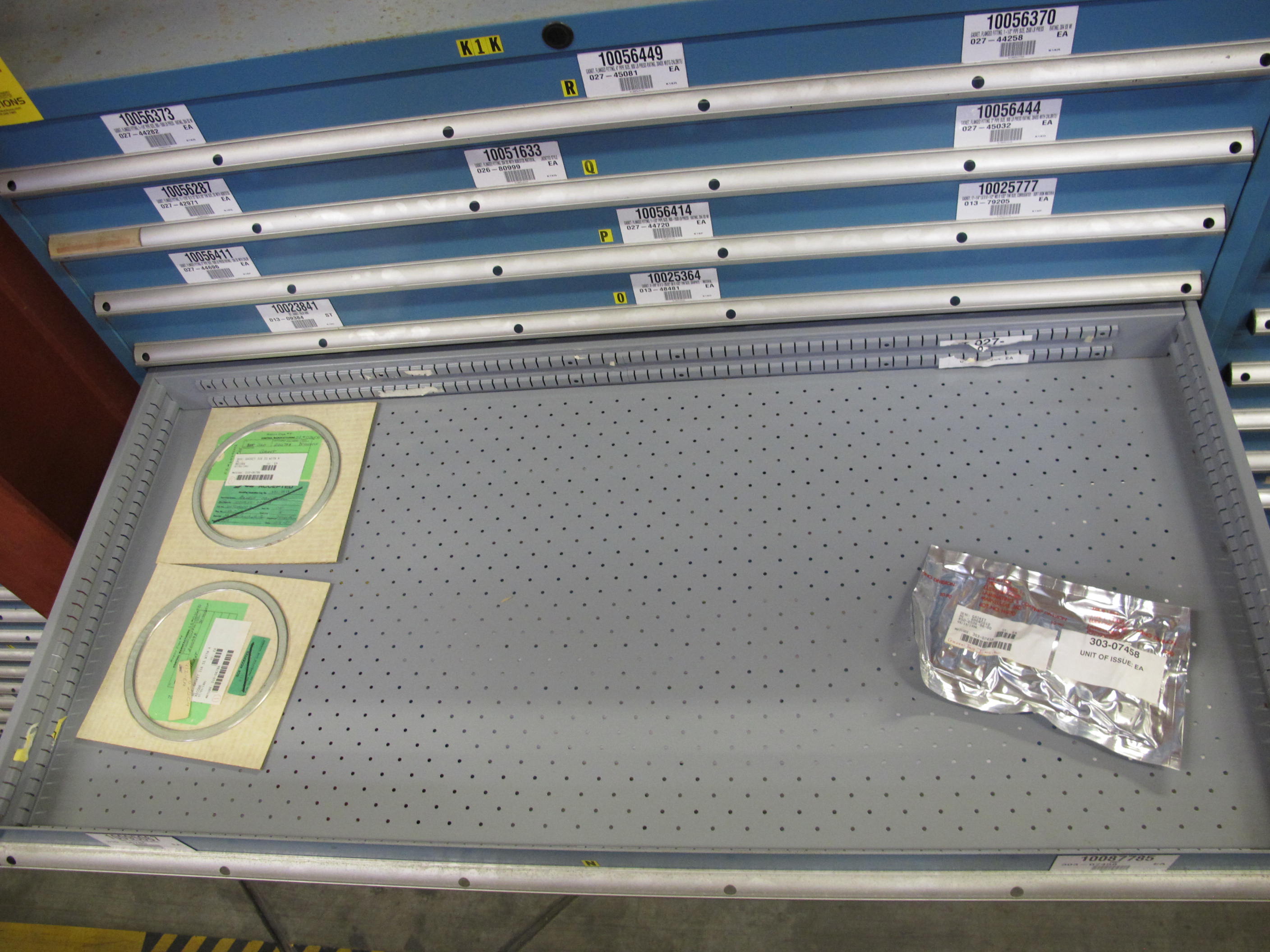 LISTA HEAVY DUTY 9-DRAWER PARTS CABINET W/ CONTENTS (W-50) LOADING & HANDLING FEE $25-